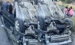 Kızlarını üniversiteye götüren ailenin otomobili takla attı