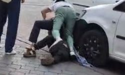 Sokak ortasında yaşanan bıçaklı kavgada d*hşet anları