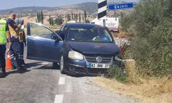 Otomobil köprü bariyerine çarptı: 1 ölü, 2 yaralı