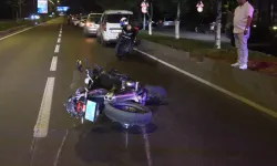 Islanan yolda motosikletli iki yunus ekibi kaza yaptı