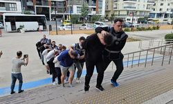 Şehit ailesini dolandıran 11 şüpheli adliyede