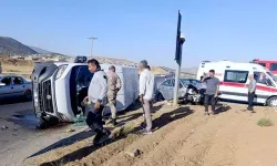 Gaziantep’te otomobil ile minibüs çarpıştı: 6 yaralı