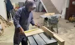 'Kadın işi değil' diyenlere inat 21 yıldır marangozluk yapıyor