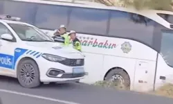 Otobüsle çarpışan otomobildeki aynı aileden 4 kişi öldü