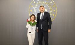 Milli Yüzücü Sevilay’dan Gençlik ve Spor İl Müdürüne Ziyaret