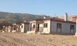 Vali Ünlüer,  Köy Konutlarını Yerinde Denetledi
