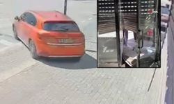 El freni çekilmeyen otomobil kuyumcuya daldı