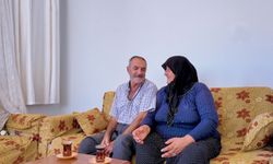 Bakan Kurum, yeni konutlarına yerleşen depremzede çiftin görüntülerini paylaştı