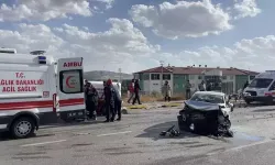 Karşı şeride geçen otomobil zincirleme kazaya yol açtı: 1 ölü, 4 yaralı