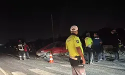 2 otomobil çarpıştı: 1 ölü, 4 yaralı