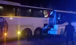 Servis otobüsü ile yolcu otobüsü çarpıştı: 13 yaralı