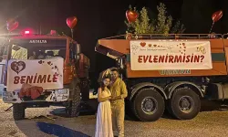 Orman işçisi arazöze pankart asıp kız arkadaşına evlilik teklif etti