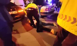 Alkollü sürücü kimlik isteyen şube müdürüne tekme attı