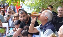 2 dakikada 1 kilogram bal yedi, izleyenler hayret etti