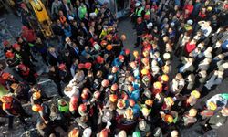 Gebze'de 7 katlı bina çöktü: İki can kaybı var, bir kişi sağ çıkarıldı