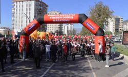 Afetten Etkilenen Gençler Kırmızı Bisikletlerle Hayata Tutundu