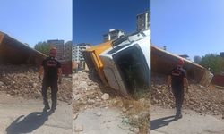 Kahramanmaraş’ta kontrolden çıkan kamyon devrildi