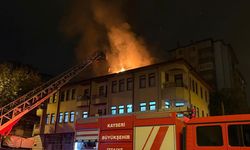 Eşi eve almayınca sinirlenip binanın çatısını yaktı: 1 gözaltı