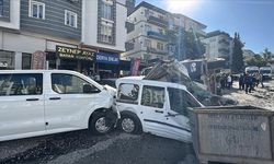 Freni arızalanan kamyon 15 araca çarptı, 3 kişi yaralandı