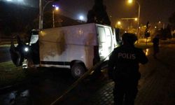 Aydınlatma direğine çarpan minibüs sürücüsü hayatını kaybetti