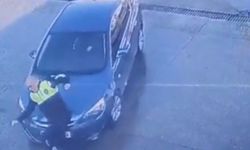 Dikkatsiz sürücünün polise çarpma anı kamerada