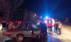 Otomobiller kafa kafaya çarpıştı: 7 yaralı