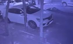 Yolun karşısına geçen adama otomobil çarptı