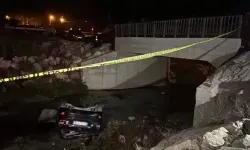 Otomobil, köprüden dereye düştü: 1 ölü, 1 yaralı