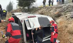 Yolcu minibüsü şarampole devrildi: 15 yaralı