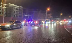 Şehit askerlerin cenazeleri, tören alanına götürüldü