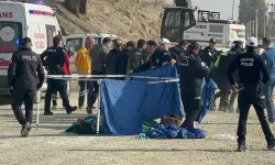 Çöp kamyonunun çarptığı 5 çocuk annesi öldü