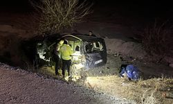 Hafif ticari araç şarampole devrildi: 1 ölü, 3 yaralı