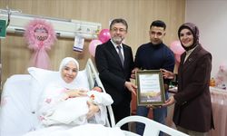 Her yeni doğan bebek ve yeni evli çift adına bir fidan