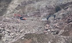 Göçük altında kalan işçiyi arama çalışmalarına yeniden başlandı