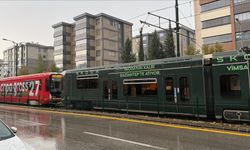 Gaziantep'te tramvaya yıldırım isabet etti