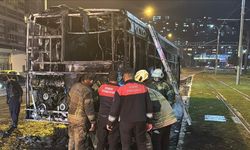 Seyir halindeki belediye otobüsü yandı
