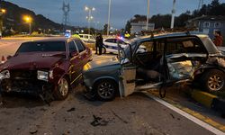 İki otomobil çarpıştı: 6 yaralı