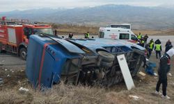 Cezaevi nakil aracı devrildi; 5 yaralı