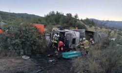Kaza yaptıktan sonra alevlere teslim olan tırdaki 2 kişi öldü