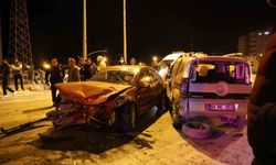 Baba yadigarı otomobil hurdaya döndü: 2 yaralı