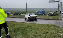 Otomobiller çarpıştı: 7 yaralı