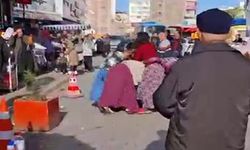 Kadınlar saç başa kavgaya tutuştu