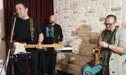 2 mühendis ve 1 cerrah, öğrencilere burs desteği için sahne aldı