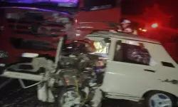 Kahramanmaraş'ta TIR ile otomobil kafa kafaya çarpıştı; 1 ölü, 1 yaralı