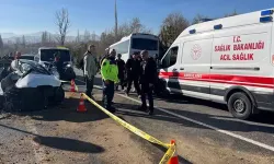 Yolcu midibüsü ile otomobil çarpıştı: 11 yaralı