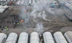 Taş ve sopalar havada uçuştu, ortalık karıştı