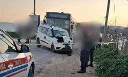 Otobüs ile ticari araç çarpıştı: 1 ölü, 2 yaralı