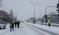 Kayseri kara yolu kar ve tipi nedeniyle ulaşıma kapandı