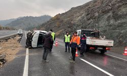Lastiği patlayan otomobil takla attı: 4 yaralı