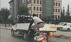 Motosikletle tehlikeli yolculuk